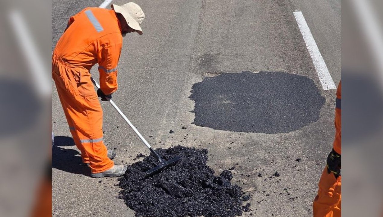 /mop-ejecuta-trabajos-de-bacheo-en-la-ruta-c-17-entre-copiapo-y-diego-de
