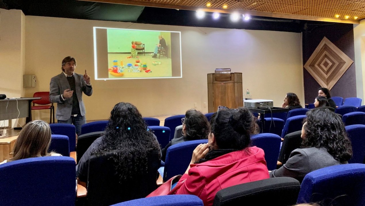 /mes-de-adopcion-concluye-en-magallanes-con-seminario-organizado-por-el