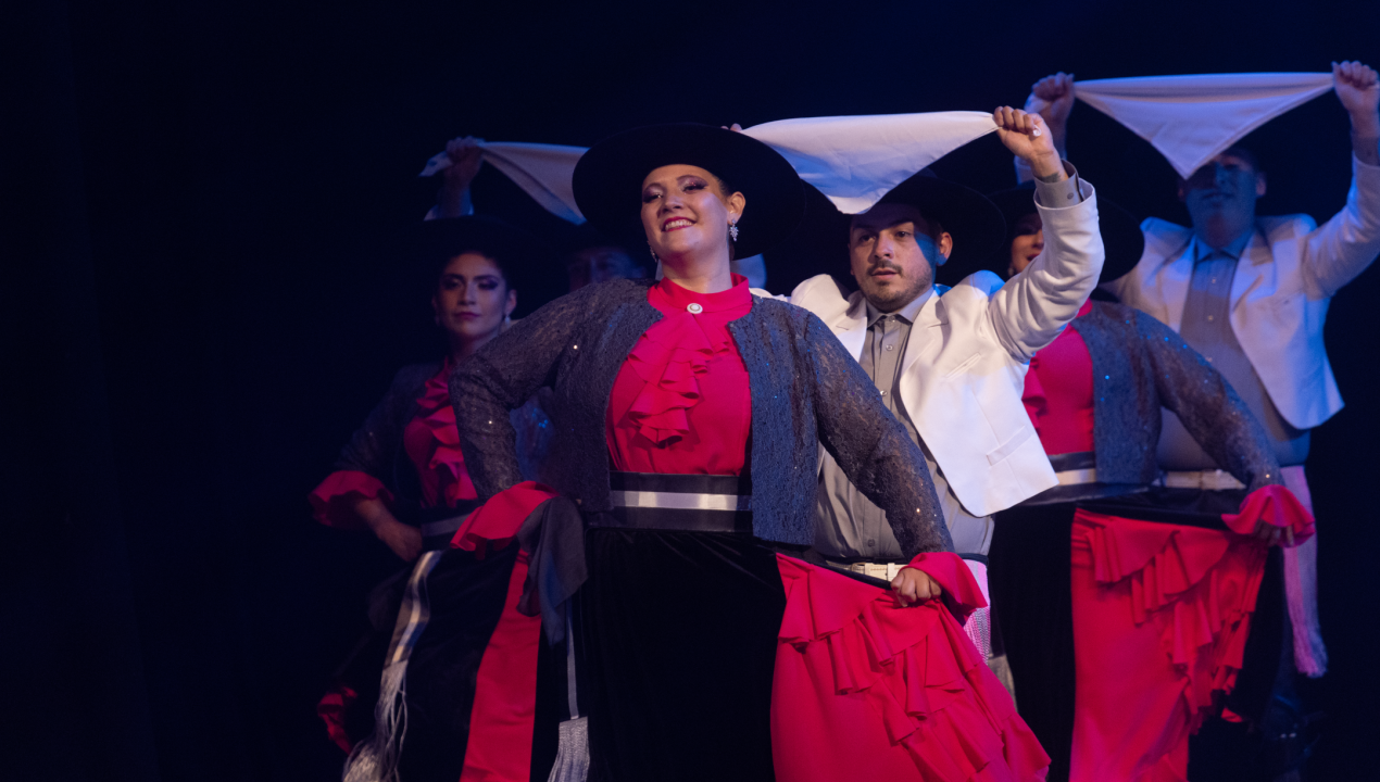 /compania-folklorica-brisa-austral-celebra-con-gala-aniversario-sus-15-anos