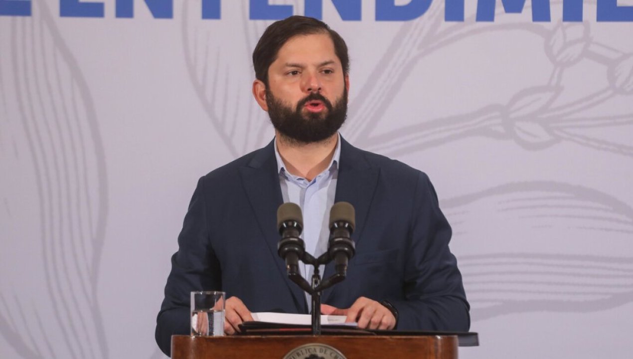 /actualidad/boric-estalla-contra-los-medios-por-especulaciones-sobre-privilegios-en