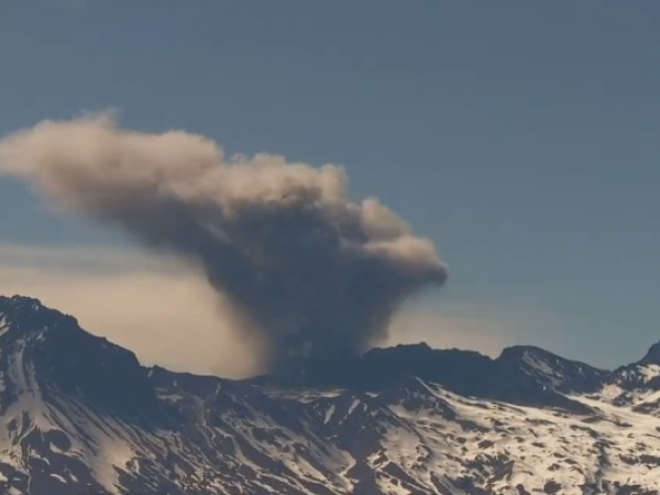 SENAPRED extiende alerta preventiva en cuatro comunas por actividad del Complejo Volcánico Planchón-Peteroa