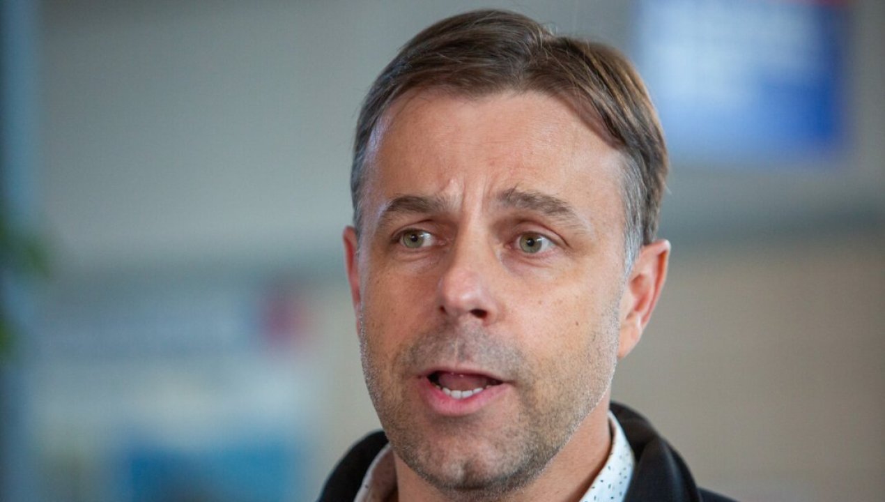 /actualidad/exalcalde-de-puente-alto-justifica-chile-se-cae-a-pedazos-como-una