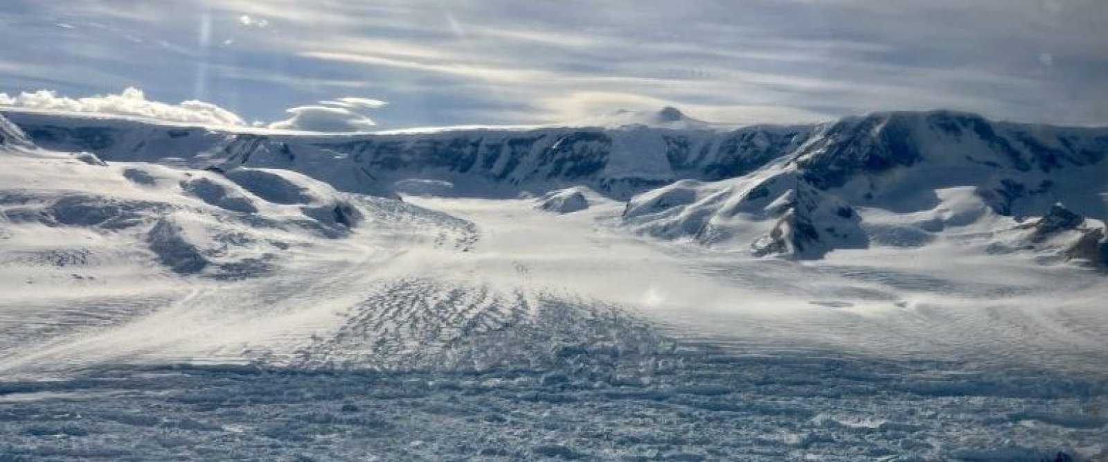 Estrellas de cine llegan a la Antártica mientras expertos advierten riesgos ambientales