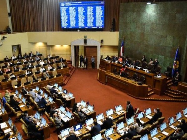 Cámara aprueba reajuste del sector público y descarta normas de amarre, que el Gobierno buscará reponer en el Senado