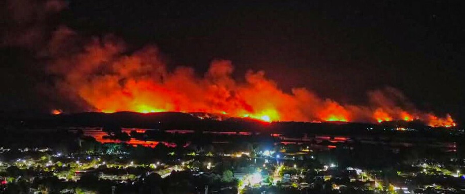 Emergencia nacional por incendios forestales: autoridades refuerzan evacuaciones y combate del fuego