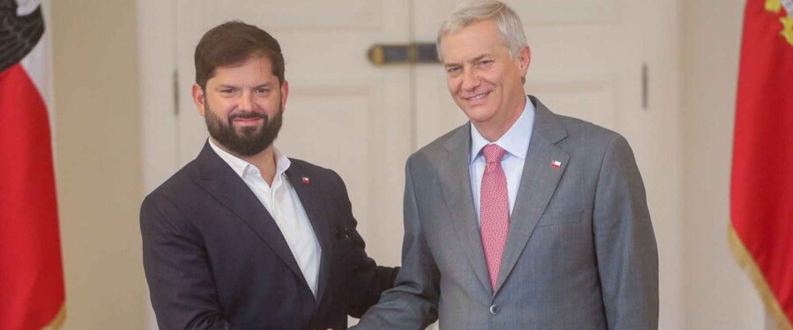 Chilenos optimistas con el próximo gobierno mientras Boric mejora sus números de aprobación