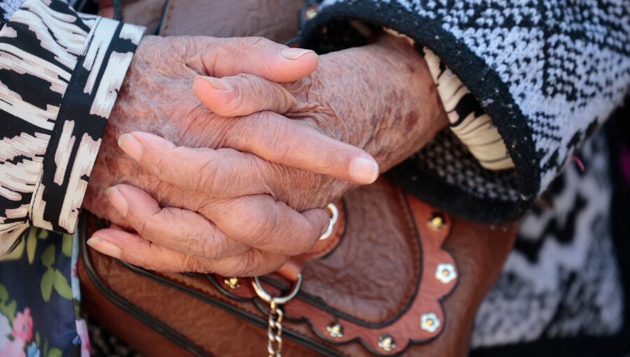 /actualidad/ley-integral-de-personas-mayores-entra-en-vigencia-con-foco-en-combatir-el