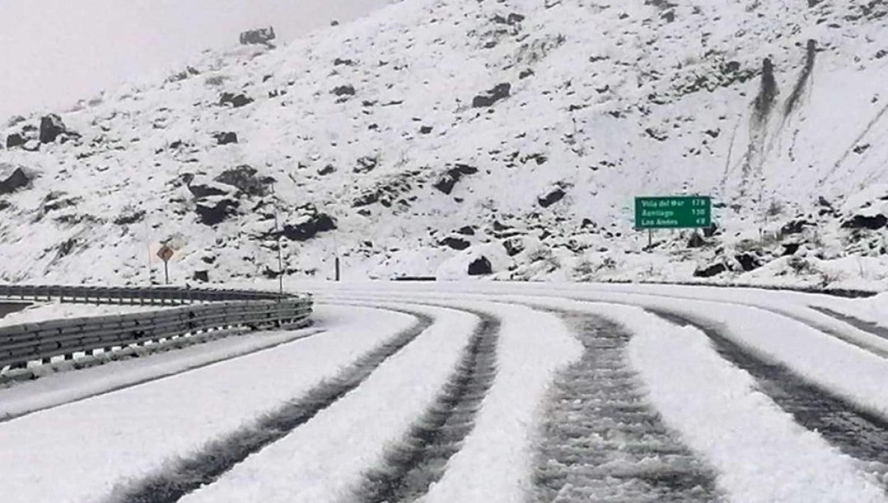 /actualidad/desastres-naturales/bajas-temperaturas/paso-los-libertadores-cumple-18-dias-cerrado-por-acumulacion-de-nieve-y