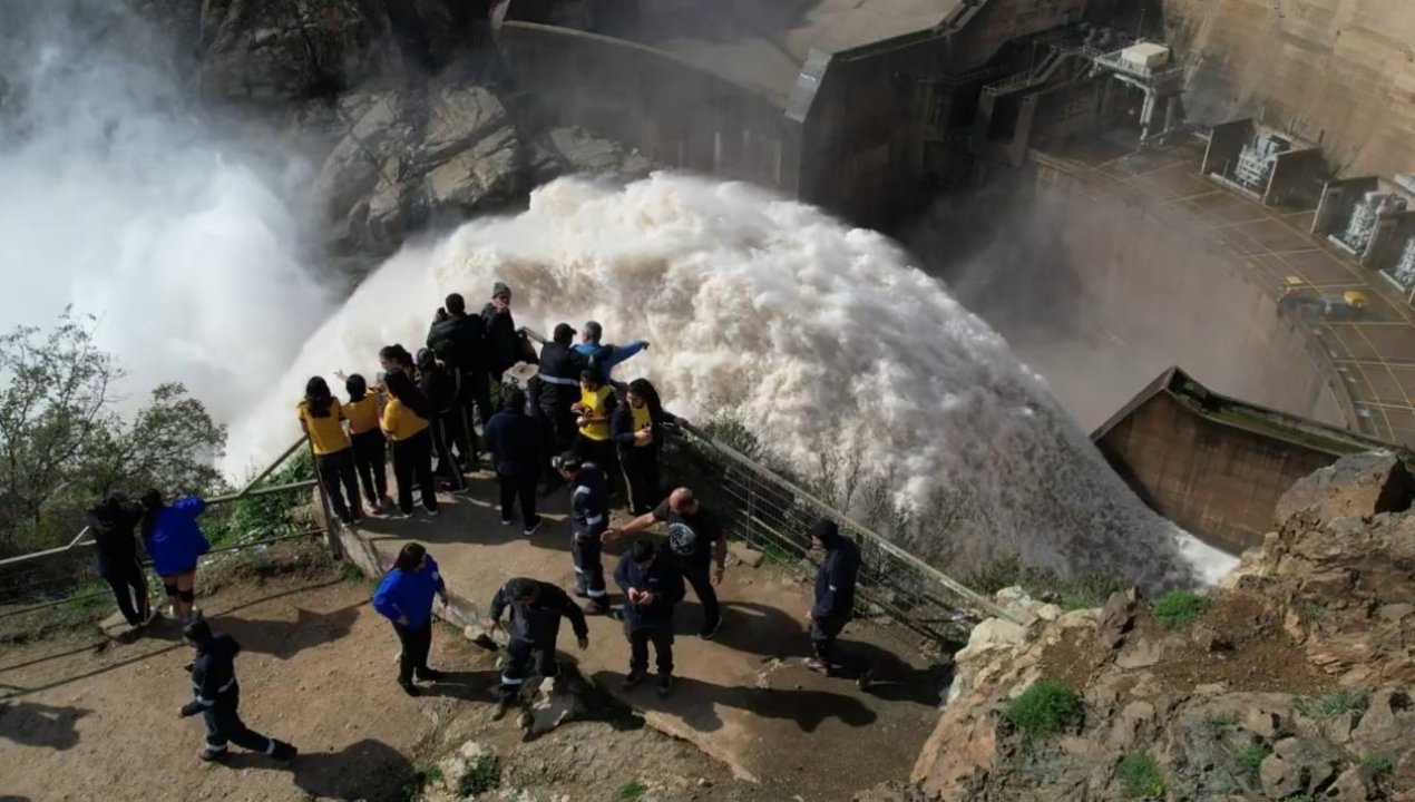 /video-la-imponente-apertura-de-compuertas-del-embalse-central-rapel