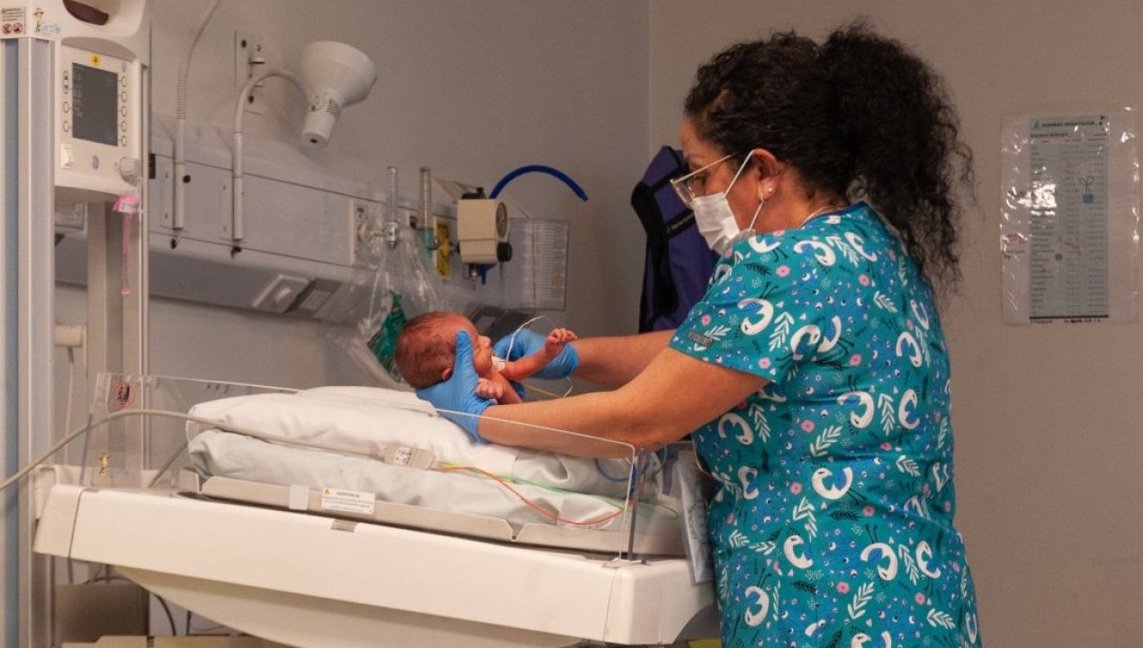 /actualidad/salud/virus-respiratorios/minsal-llama-a-extremar-cuidados-en-bebes-ante-alta-circulacion-de-virus