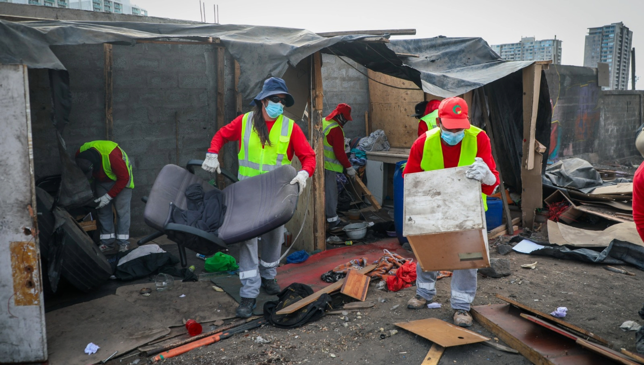 /ante-denuncias-de-vecinos-realizan-operativo-en-puerto-seco-de-antofagasta